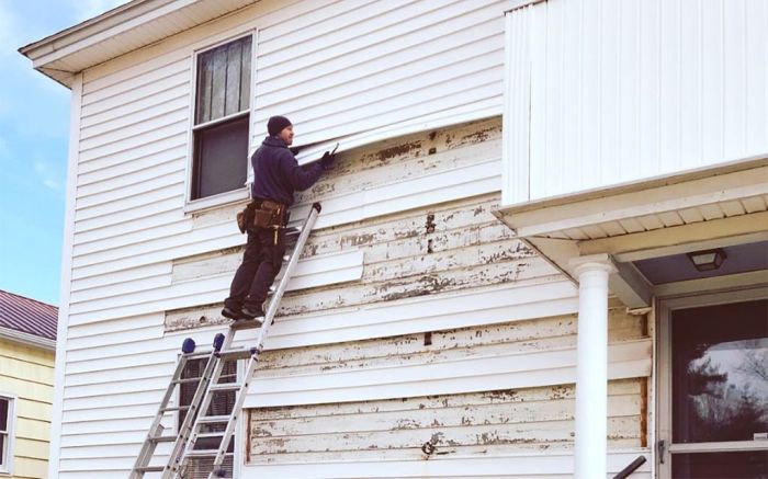 Cost to replace one piece of vinyl siding