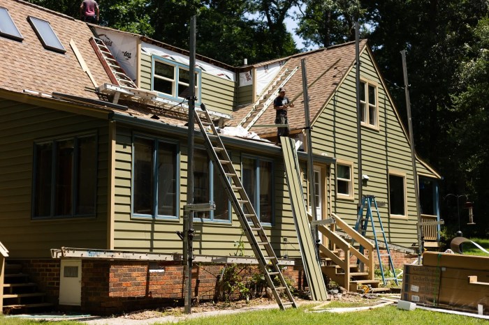 Estimated cost to replace siding on house
